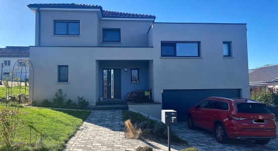 Façade épurée et élégance architecturale | Maisons Atrium