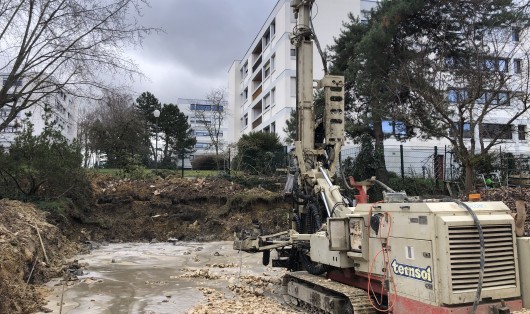 Réalisation de micro-pieux pour un projet de construire sur un sol mauvais.