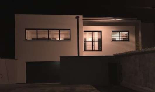 Maison moderne vue de nuit à Nancy | Maisons Atrium