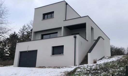 Maison moderne sur trois niveaux avec vue panoramique au sud de Nancy